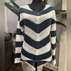 ✨NWT✨VON MAUR R D Style KNIT Women Size M 100% Acrylic White Blue Asymmetrical